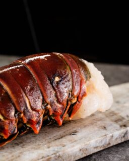 El protagonista de tu próxima cena 🔥
Pocas piezas, calidad brutal. Tú decides si te quedas viendo… o apartas la tuya.#UltimasPiezas #LangostaPremium #food #langosta #Seafood